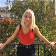 Bonjour! Je m’appelle Céline Lévêque, j’ai 18 ans et je propose des cours de sciences économiques et sociales (économie et sociologie).
Actuellement en double licence en économie et sociologie, c’est un domaine qui me passionne et que je maitrise très bie